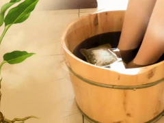 泡脚照片,易祥千玺泡脚养生了