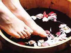 长期泡脚对身体有什么好处，应该怎么泡脚