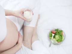 孕期营养指南：如何科学选择孕妇配方奶粉