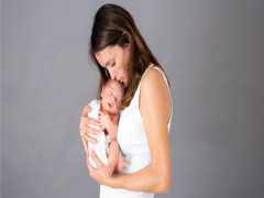 乳腺癌的7大早期症状与前兆盘点：女性乳房肿块与胀痛警示